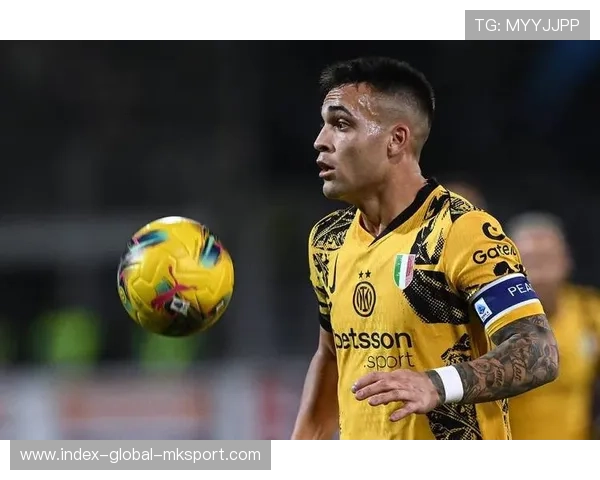 国米右路突破传中造成混乱进球：战术美学在瞬间定格